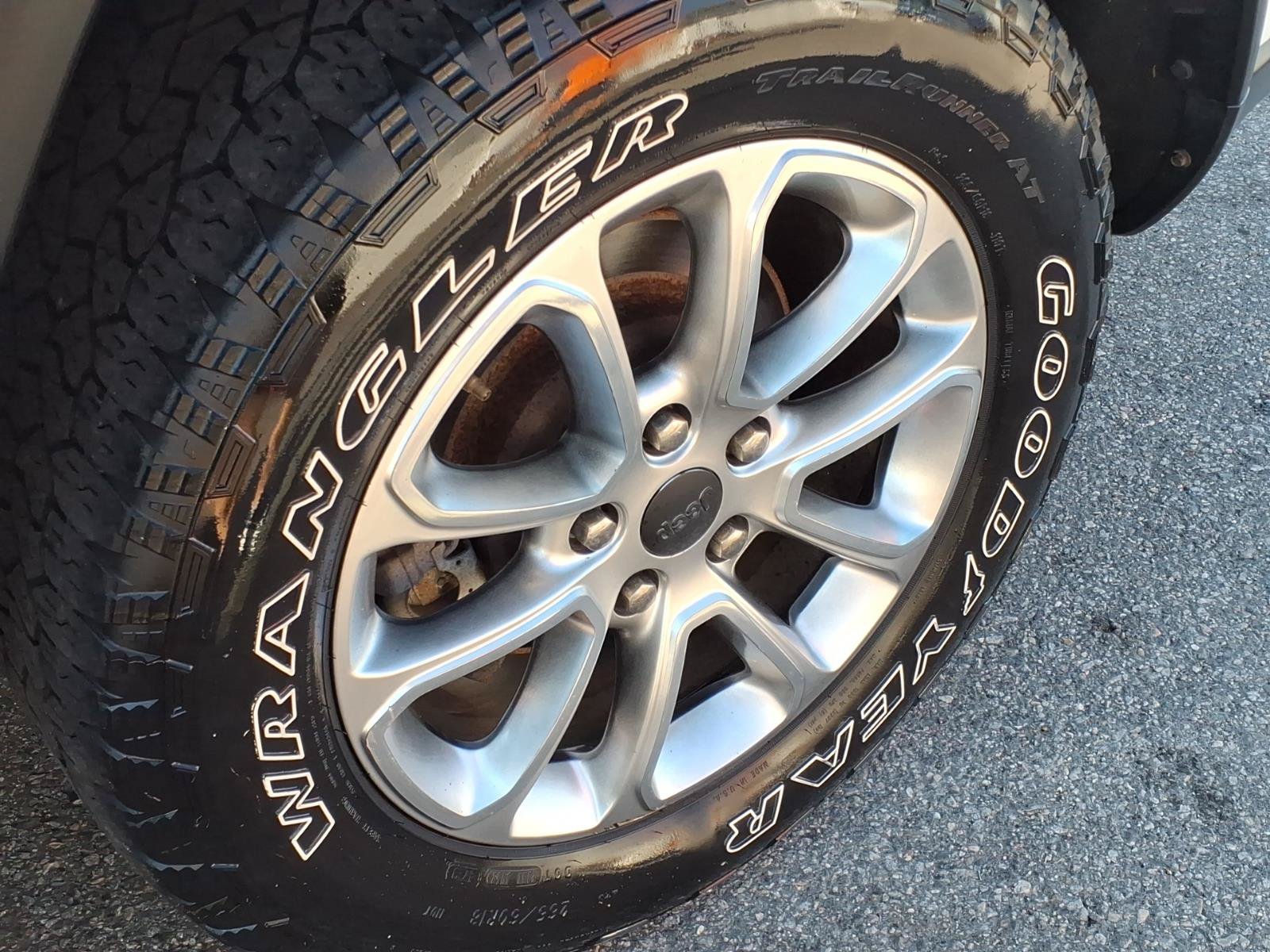 Used 2014 Jeep Grand Cherokee Limited w/ Trailer Tow Group IV AWD/4WD image 13