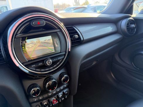Used 2018 MINI Cooper 2-Door Hardtop image 15