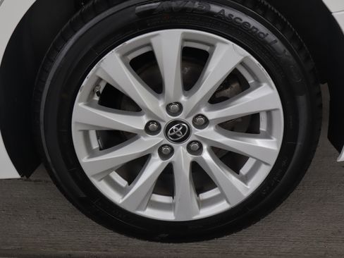 Used 2018 Toyota Camry LE FWD image 25