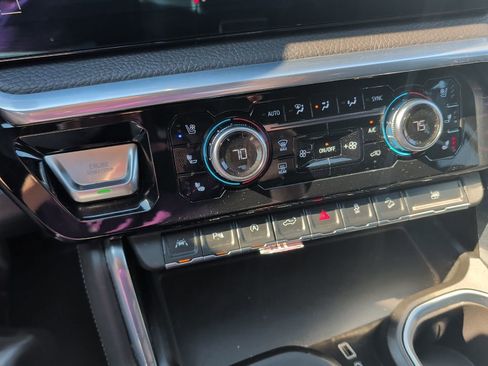 Used 2022 GMC Sierra 1500 Denali AWD/4WD image 22