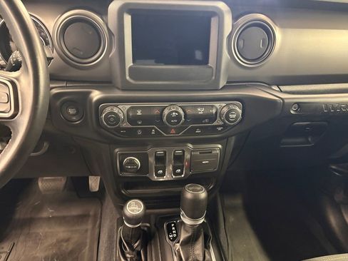 Used 2022 Jeep Wrangler Sport AWD/4WD image 16