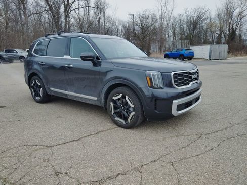 Used 2025 Kia Telluride S image 7