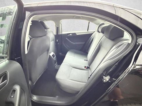 Used 2016 Volkswagen Jetta SE FWD image 13