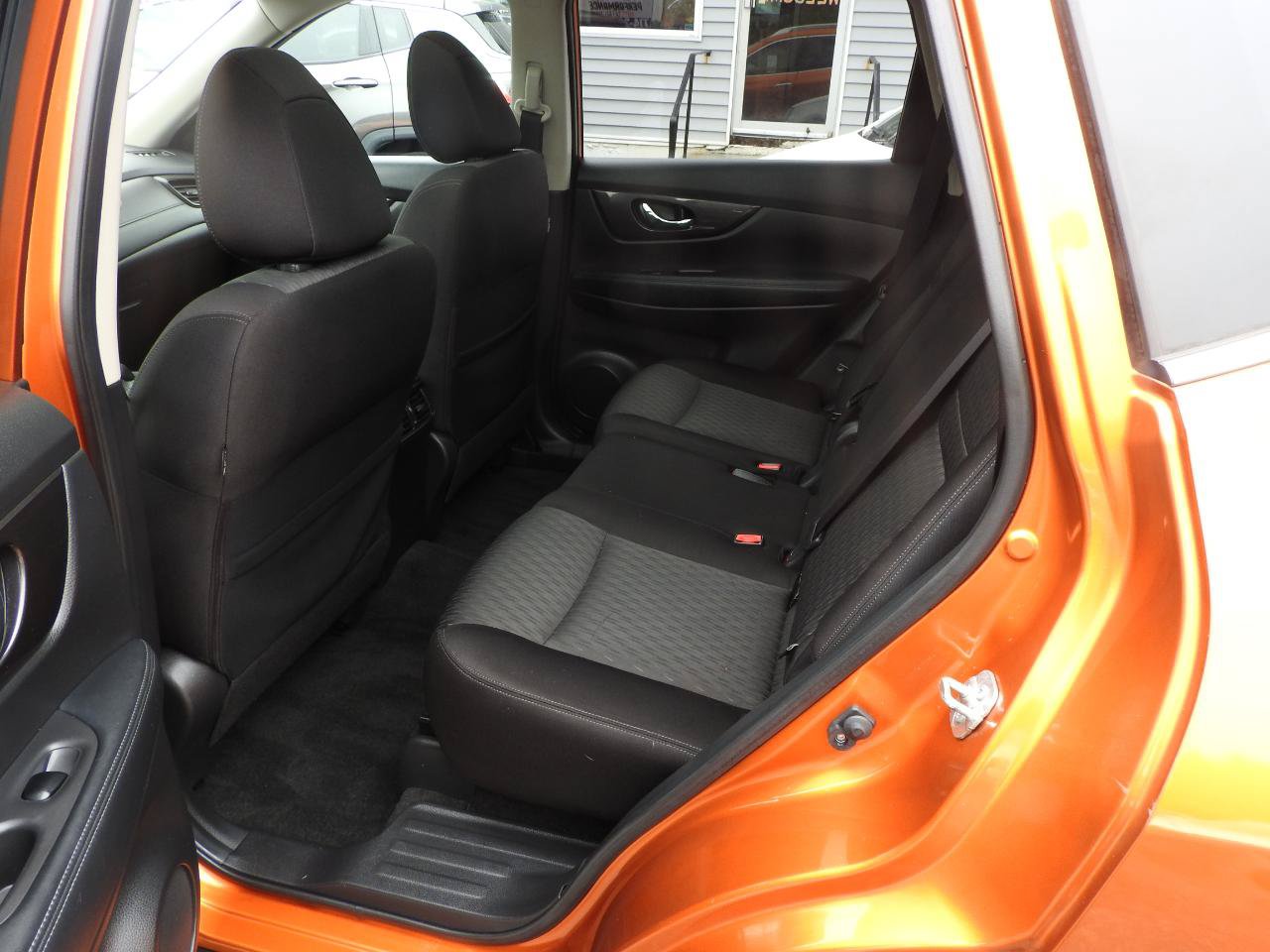 Used 2019 Nissan Rogue SV w/ Sun & Sound Touring Package AWD/4WD image 10