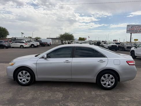 Used 2011 Toyota Camry LE FWD image 4