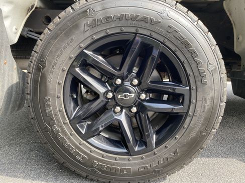 Used 2020 Chevrolet Silverado 1500 Custom Trail Boss w/ Custom Convenience Package AWD/4WD image 13