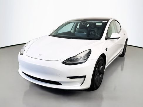 Used 2021 Tesla Model 3 Standard Range Plus image 4
