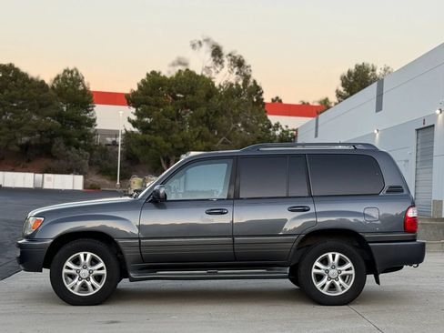 Used 2004 Lexus LX 470 4WD w/ Preferred Accessory Pkg image 15