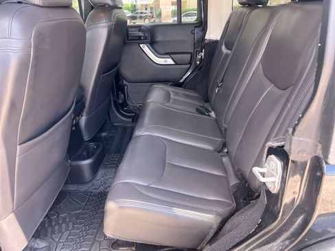 Used 2014 Jeep Wrangler Unlimited Sahara w/ Connectivity Group AWD/4WD image 23