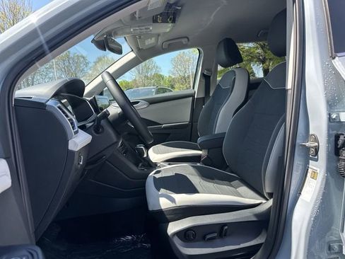 New 2026 Volkswagen Taos SE image 12