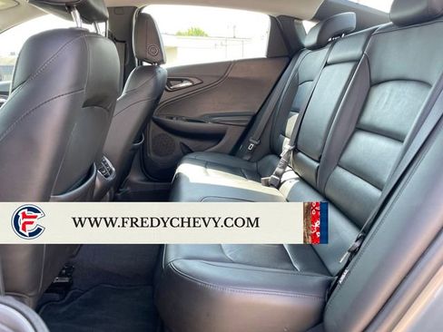 Used 2017 Chevrolet Malibu LT w/ Leather Package FWD image 21