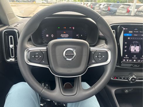 Used 2024 Volvo XC40 B5 Ultimate w/ Protection Package Premier AWD/4WD image 17