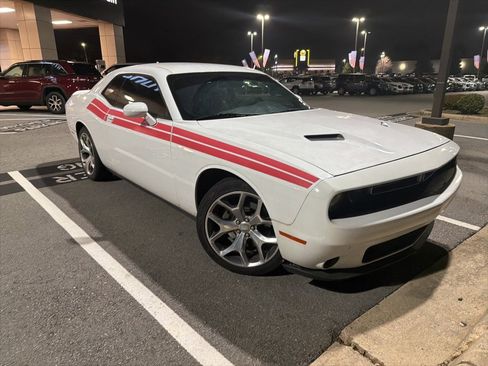 Used 2016 Dodge Challenger SXT Plus image 3