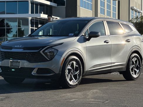 Used 2023 Kia Sportage LX image 8