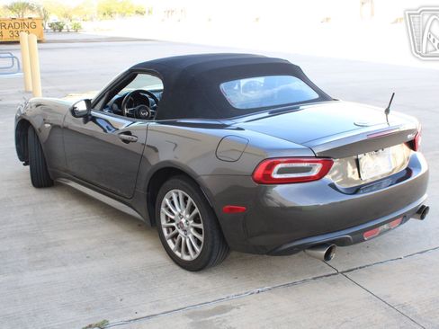 Used 2017 FIAT 124 Spider Classica image 17