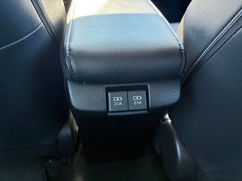 Used 2022 Toyota Prius Prime Limited image 12