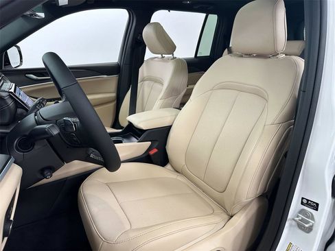 New 2024 Jeep Grand Cherokee Limited w/ Luxury Tech Group II image 13