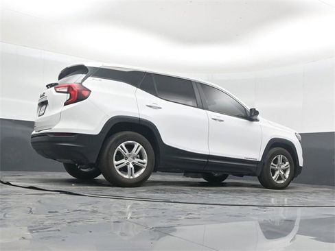 Used 2024 GMC Terrain SLE image 39
