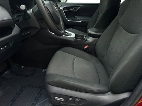 Used 2021 Toyota RAV4 XLE image 27