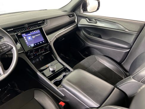 Used 2023 Jeep Grand Cherokee Altitude image 23