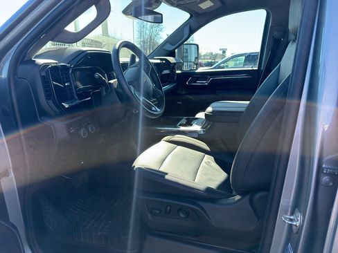 Used 2024 Chevrolet Silverado 2500 LTZ w/ LTZ Plus Package image 8