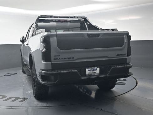 Used 2024 Chevrolet Silverado 1500 ZR2 w/ Technology Package image 8