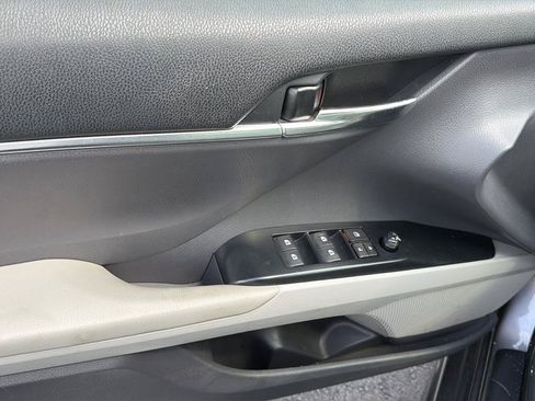 Used 2020 Toyota Camry SE FWD image 9
