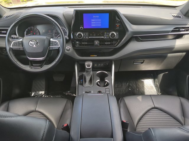 Used 2023 Toyota Highlander XSE FWD image 14