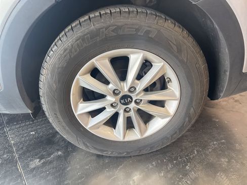 Used 2019 Kia Sorento L image 7