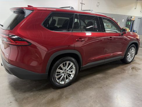 Used 2025 Toyota Grand Highlander AWD image 3