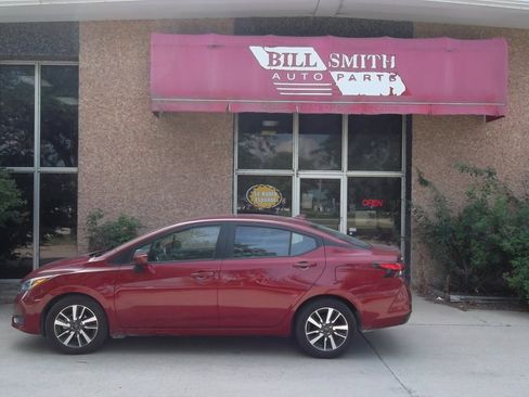 Used 2025 Nissan Versa SV image 2