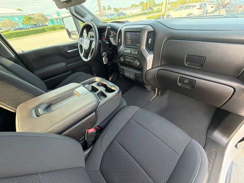 Used 2022 Chevrolet Silverado 2500 Custom w/ Custom Value Package AWD/4WD image 17