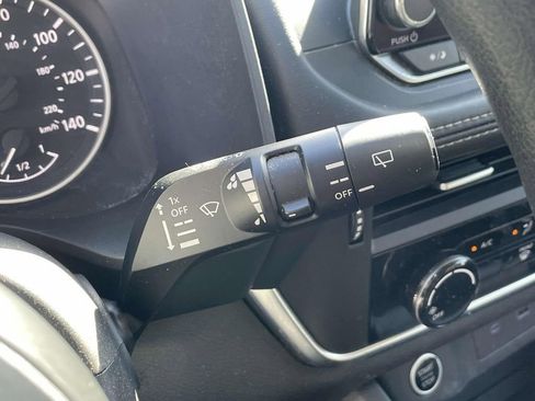 Used 2023 Nissan Rogue S image 21