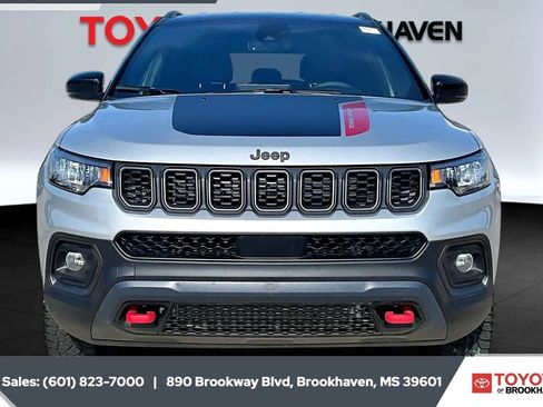 Used 2026 Jeep Compass Trailhawk AWD/4WD image 3