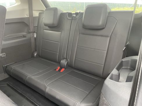 Used 2020 Volkswagen Tiguan SEL AWD/4WD image 14