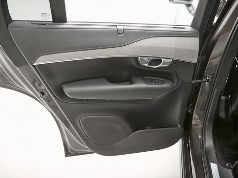 Certified 2023 Volvo XC90 B6 Ultimate w/ Lounge Package image 17