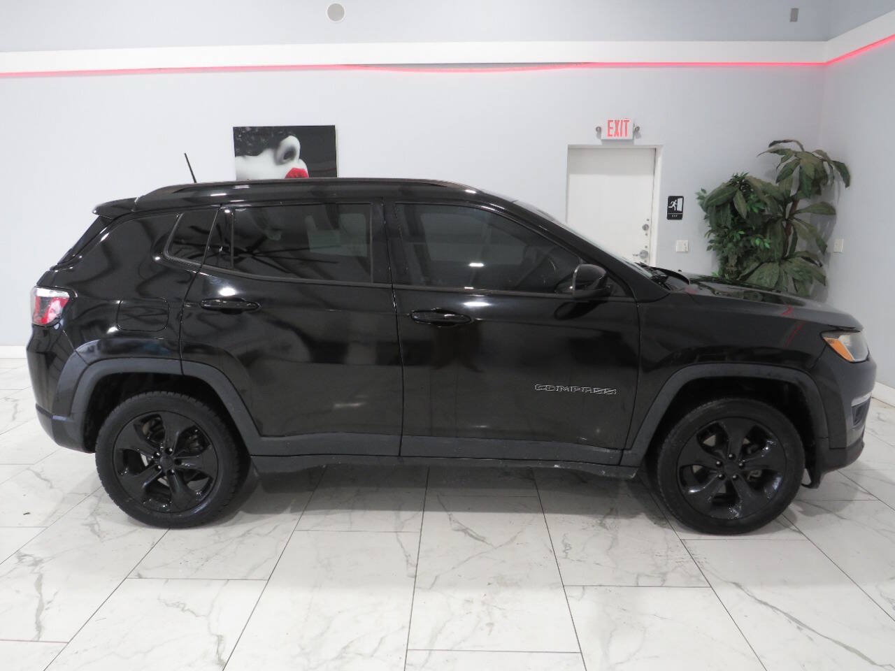 Used 2019 Jeep Compass Latitude AWD/4WD image 3