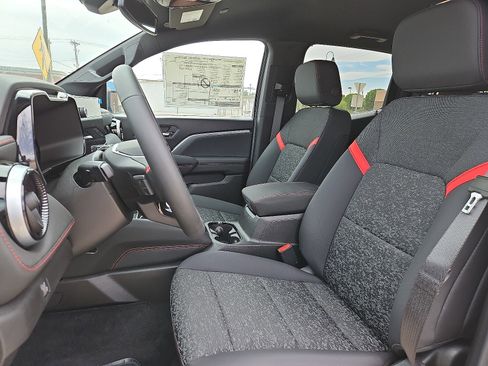 New 2025 Chevrolet Colorado Z71 image 15