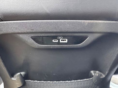 Used 2023 Chrysler Pacifica Touring-L FWD image 12