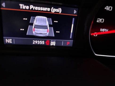 Used 2021 Chevrolet Tahoe Z71 w/ Luxury Package image 9