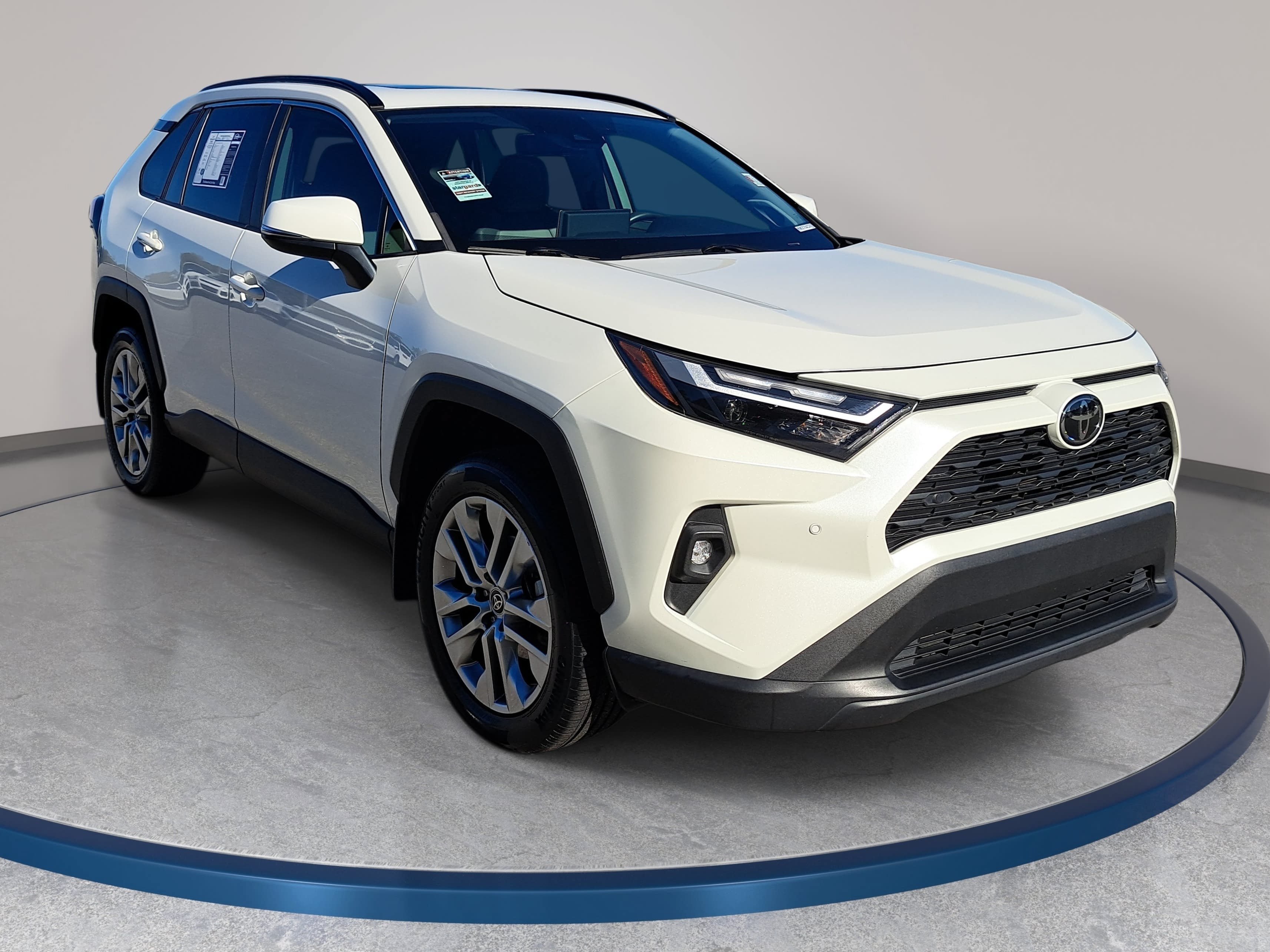 Used 2022 Toyota RAV4 XLE Premium AWD/4WD image 3