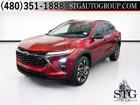 Used 2025 Chevrolet Trax RS FWD image 1