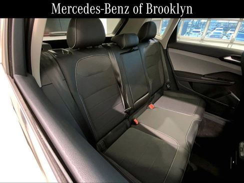 Used 2023 Volkswagen Taos SE w/ Panoramic Sunroof Package image 18