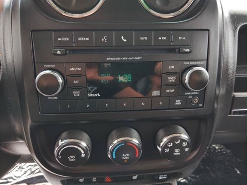 Used 2014 Jeep Patriot Latitude w/ Freedom Edition Package FWD image 18
