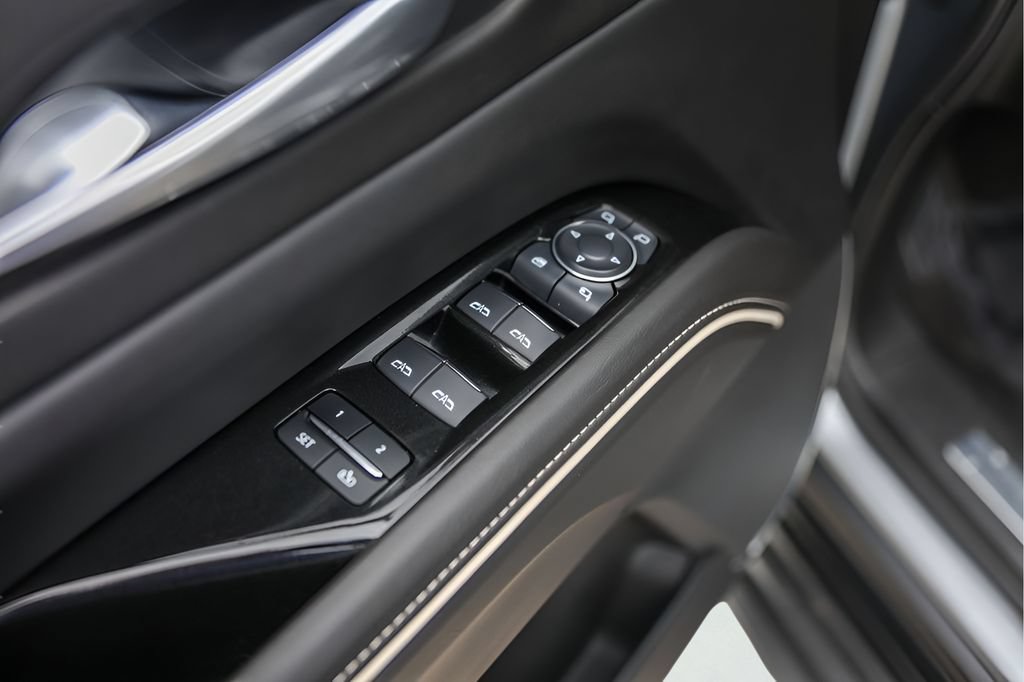 Used 2024 Cadillac Escalade Premium Luxury AWD/4WD image 26