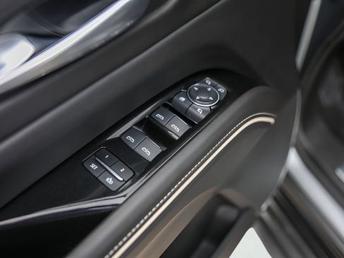 Used 2024 Cadillac Escalade Premium Luxury AWD/4WD image 26