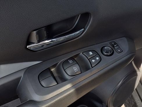 Used 2021 Nissan Kicks SR w/ SR Premium Package image 16