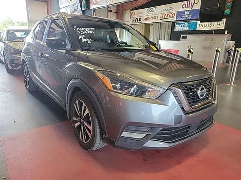 Used 2020 Nissan Kicks SR w/ SR Premium Package FWD image 2