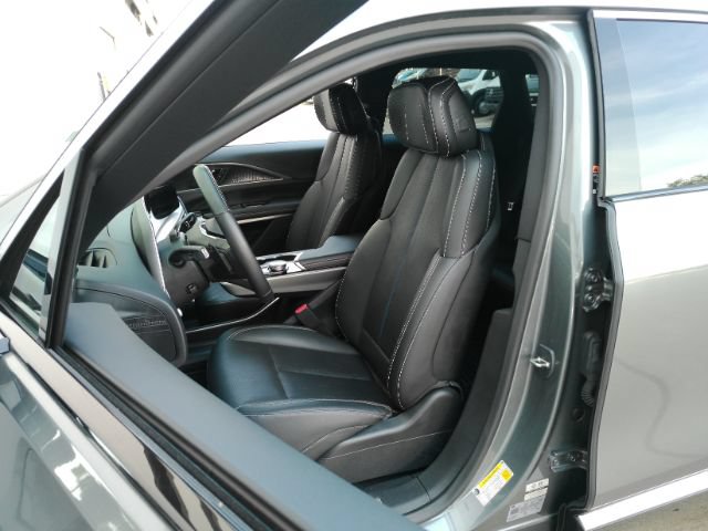 Used 2023 Cadillac Lyriq AWD image 16