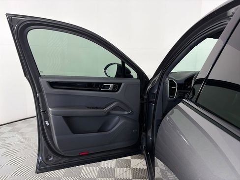 Used 2020 Porsche Cayenne image 10
